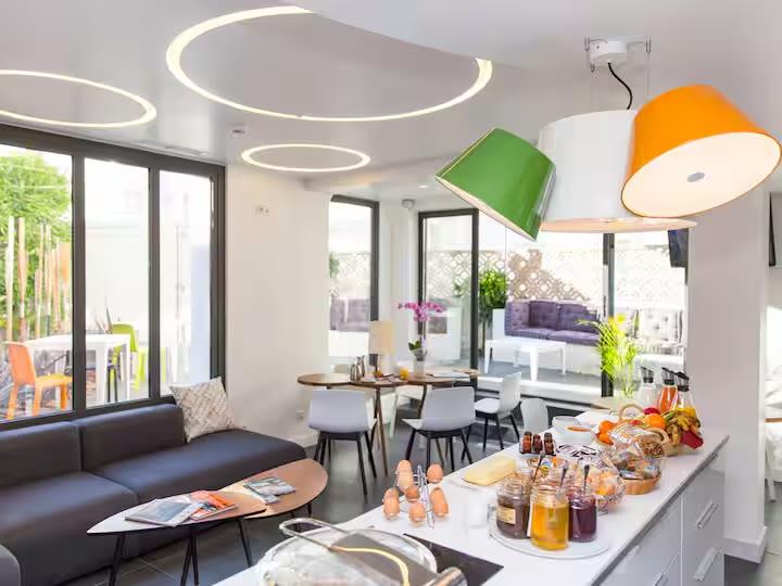 Le salon et son ouverture sur le patio