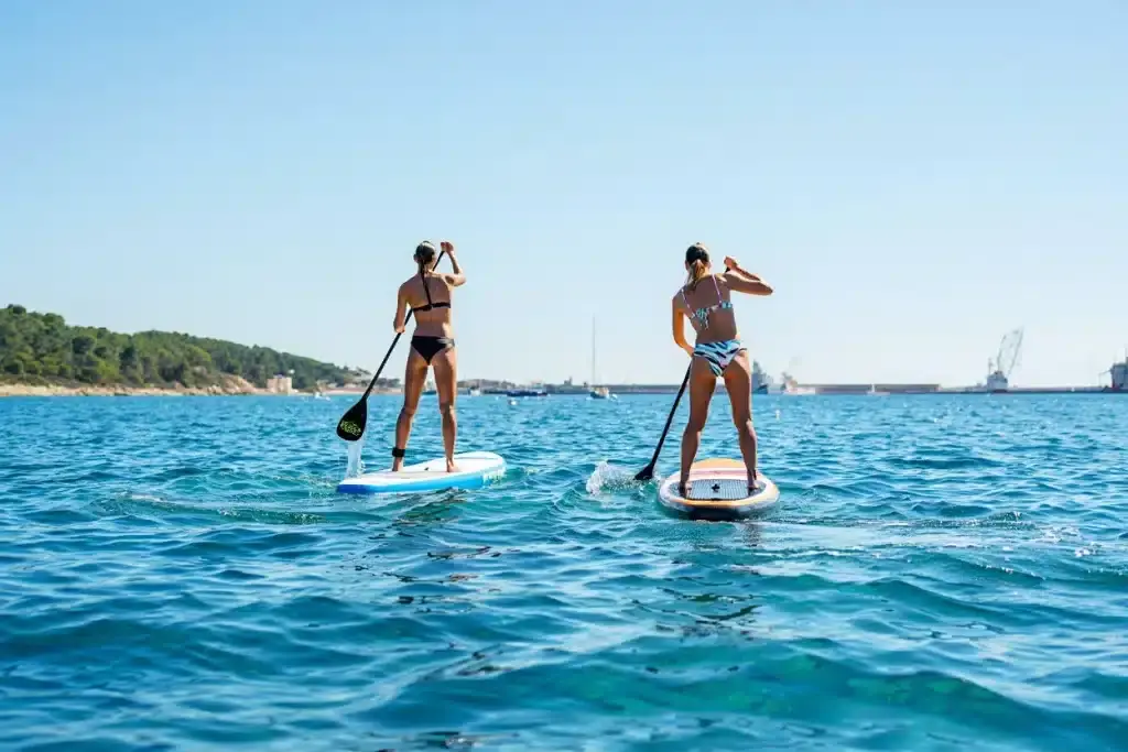 Activité nautique de paddle et yacht club pour incentive de groupe à Toulon.